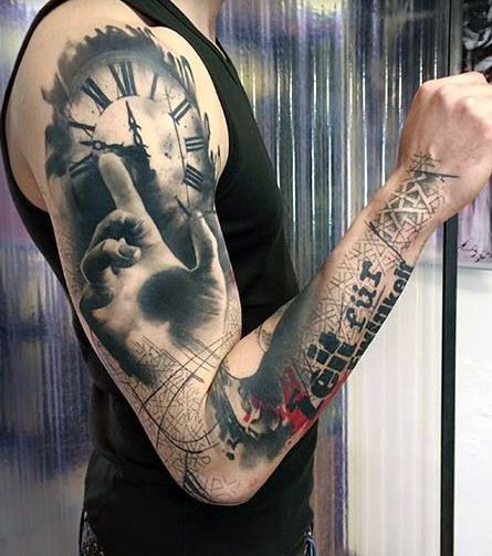 tatuaże męskie 3d zegar i dłoń